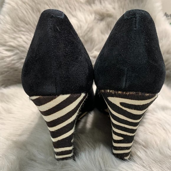 Black Zebras - Picture 3 of 5